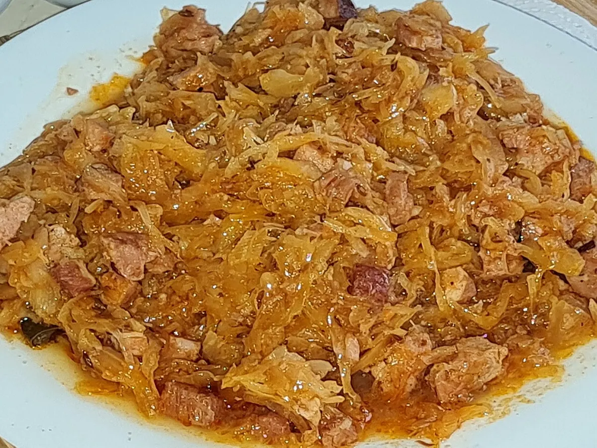 Bigosas su raugintais kopūstais
